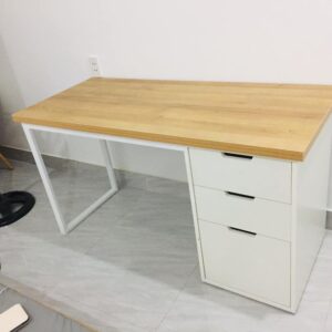 Bàn làm việc chân sắt kèm 1 hộc tủ 5 ngăn kéo dài 1m4